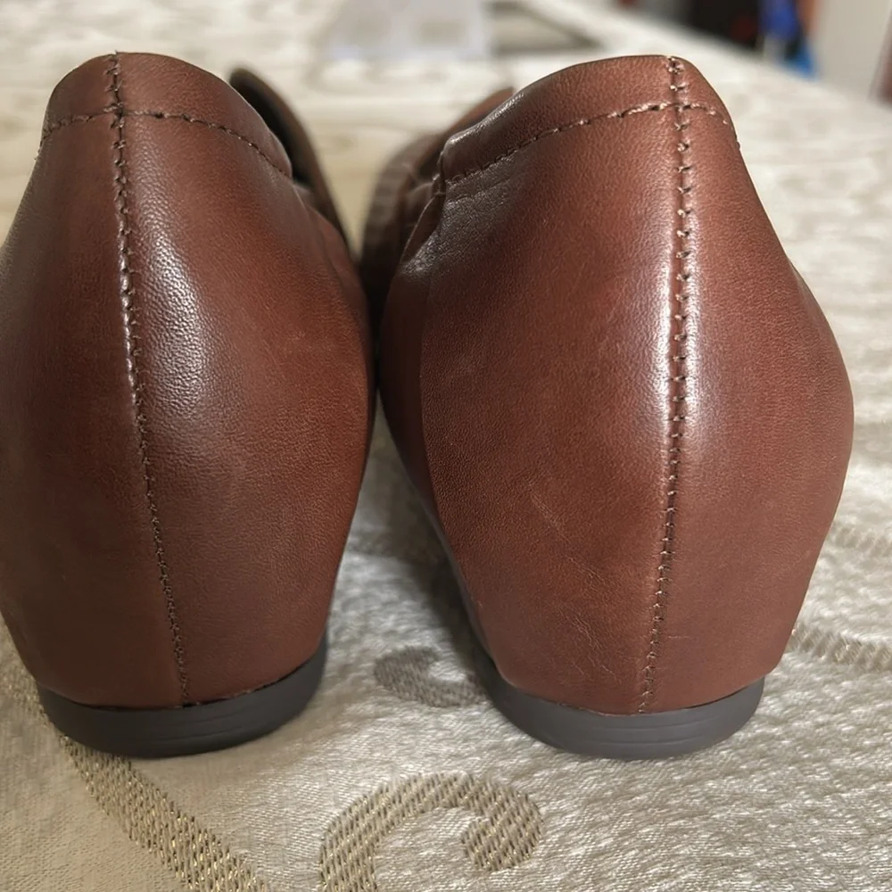 CLEARANCE !!Bare Traps “Sole Bound” Brown Perforated Leather Slip-On Loafers. - Picture 6 of 7